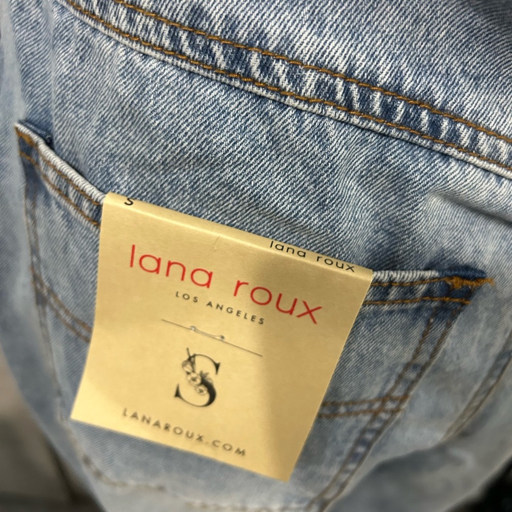 Versatile Blue Denim Overalls with Adjustable Straps - Picture 7 of 7